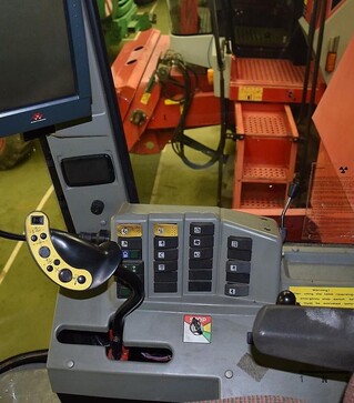 Зернозбиральний комбайн Massey Ferguson MF 40, 1999 р.в, 2100 м/год, б/в