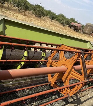 Зерноуборочный комбайн Claas Avero 240, 2010 г.в, 2900 м/ч, б/у
