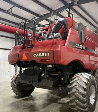Зерноуборочный комбайн Case IH 8120, 2011 г.в, 2610 м/ч, б/у