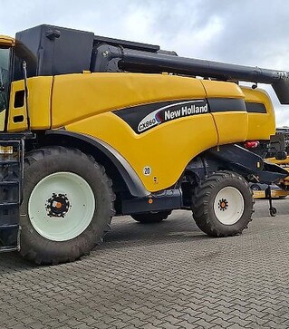 Зерноуборочный комбайн New Holland CX860, 2004 г.в, 5789 м/ч, б/у