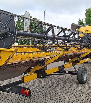 Зерноуборочный комбайн New Holland CX860, 2004 г.в, 5789 м/ч, б/у