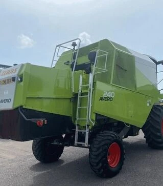 Зернозбиральний комбайн Claas Avero 240, 2011 р.в, 1721 м/год, б/в
