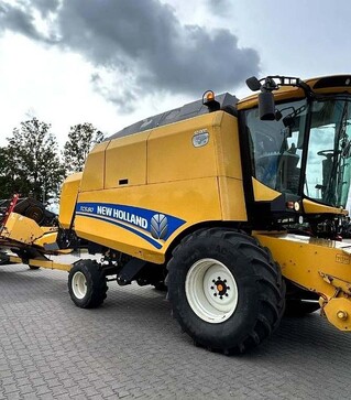 Зернозбиральний комбайн New Holland TC 5.80, 2015 р.в, 2428 м/год, б/в