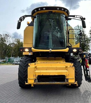 Зернозбиральний комбайн New Holland TC 5.80, 2015 р.в, 2428 м/год, б/в
