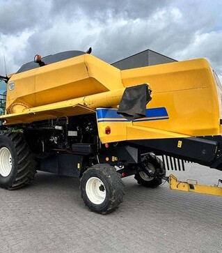 Зернозбиральний комбайн New Holland TC 5.80, 2015 р.в, 2428 м/год, б/в