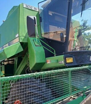 Зерноуборочный комбайн John Deere 1075, 1984 г.в., 5000 м/ч, б/у