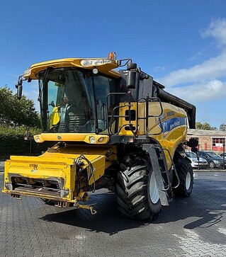 Зернозбиральний комбайн New Holland CX 820, 2004 р.в, 2411 м/год, б/в