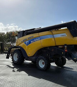 Зернозбиральний комбайн New Holland CX 820, 2004 р.в, 2411 м/год, б/в