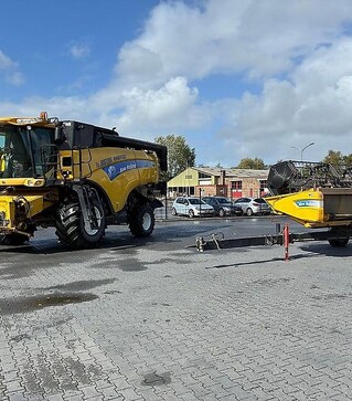 Зернозбиральний комбайн New Holland CX 820, 2004 р.в, 2411 м/год, б/в
