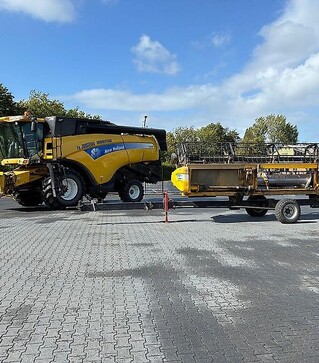 Зернозбиральний комбайн New Holland CX 820, 2004 р.в, 2411 м/год, б/в
