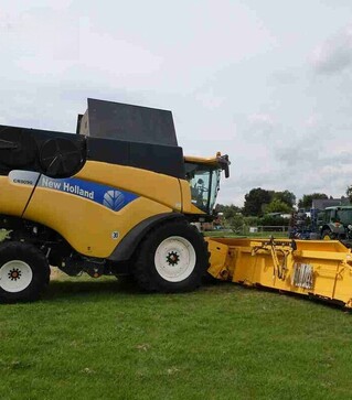 Зернозбиральний комбайн New Holland CR 9090, 2011 р.в, 2200 м/год, б/в