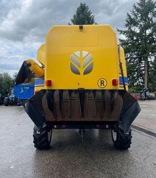Зерноуборочный комбайн New Holland TC5070, 2014 г.в, 1756 м/ч, б/у
