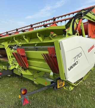 Зернозбиральний комбайн Claas Lexion 670 TT, 2016 р.в, 3010 м/год, б/в
