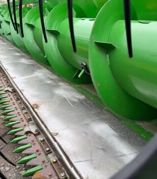 Жниварка зернова John Deere 630 Hydra-Flex, 2004 р.в, під Lexion, б/в