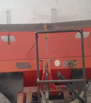 Разбрасыватель минеральных удобрений навесной KUHN Axis 30.1, 2008 г.в, б/у