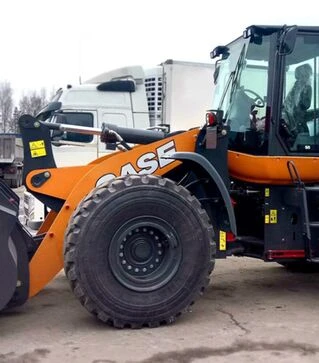 Фронтальный погрузчик CASE 821F