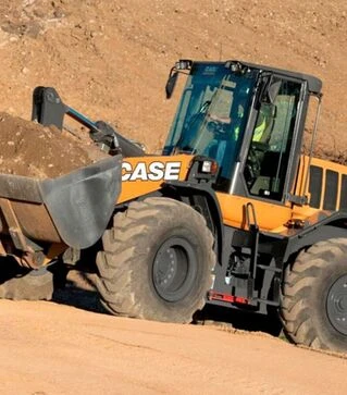 Фронтальный погрузчик CASE 821F