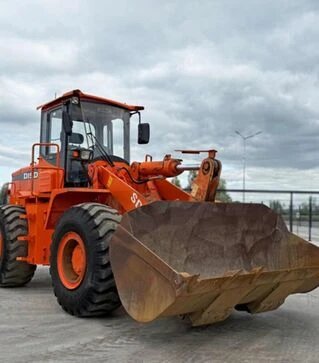 Погрузчик фронтальный DOOSAN DISD SD300, 2017 г.в., 11270 м/ч, б/у (25070049)