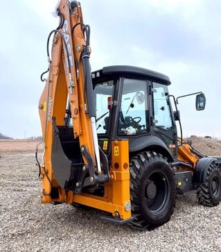 Экскаватор-погрузчик CASE 570SV