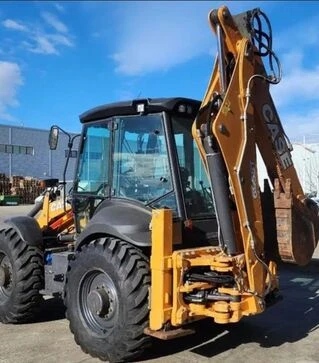 Экскаватор-погрузчик CASE 695ST, 2018 г.в., 3369 м/ч, б/у