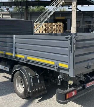 Самосвал УАК СКД-4 на IVECO Daily 70 с трехсторонней разгрузкой