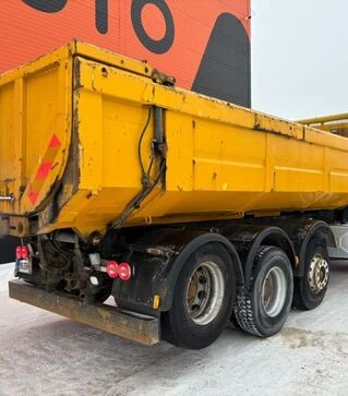 Самосвал Sisu E11 420 8x2, 2003 г.в., 701334 км, б/у