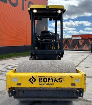 Каток вібраційний одновальцевий BOMAG BW 145 DH 3, 2016 р.в., 5152 м/год, б/в