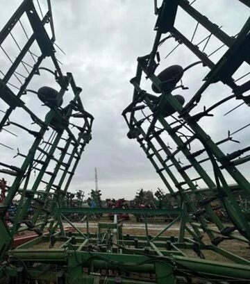 Культиватор John Deere 980, 12,5 м, с пружинной бороной, б/у - фото 2