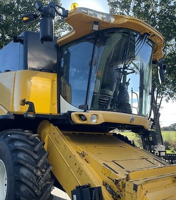 Зернозбиральний комбайн New Holland CX 880, 2005 р.в, 3045 м/год, б/в - фото 2