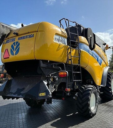 Зернозбиральний комбайн New Holland CX 820, 2004 р.в, 2411 м/год, б/в - фото 2