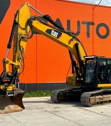 Экскаватор гусеничный Caterpillar 326 FL, 2017, г.в., 8970 м/ч, б/у - фото 2
