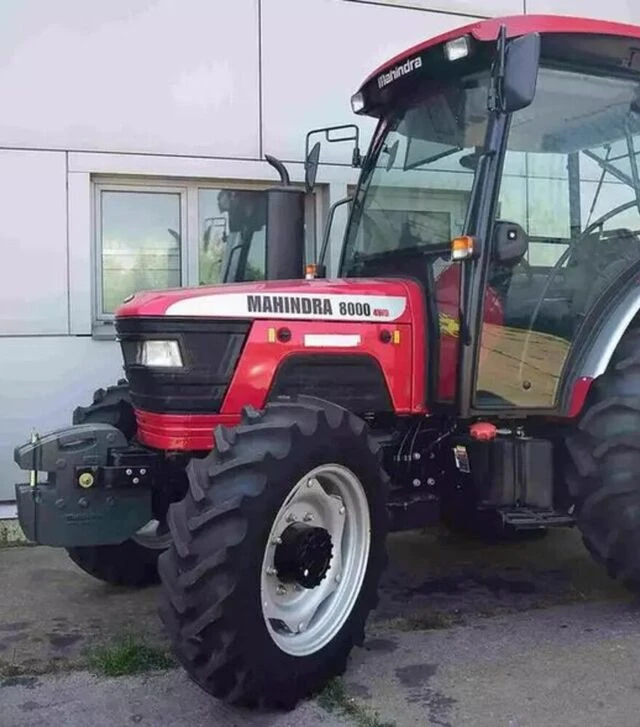 Трактор Mahindra 8000