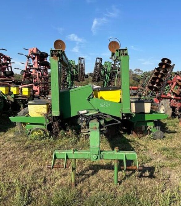 Сеялка механическая John Deere 7000 16-рядная, б/у