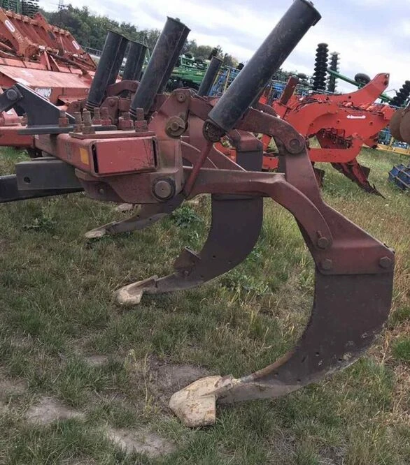Глибокорозпушувач навісний Case IH 14, 6 лап, опорні колеса, б/в