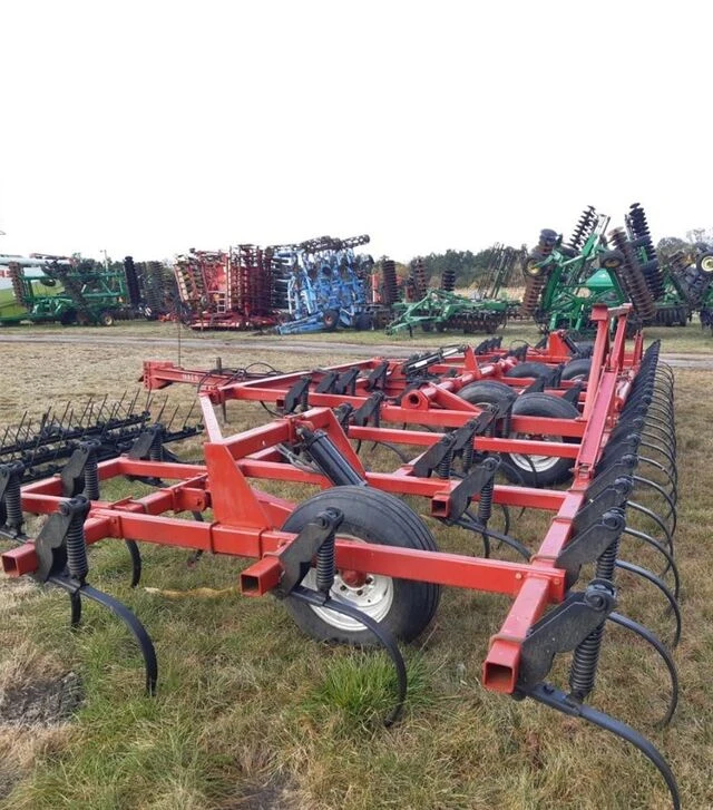 Культиватор Bush Hog, 10,6м, с пружинной бороной, б/у