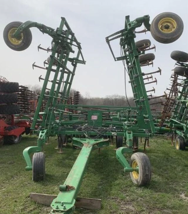 Культиватор John Deere 2210, ширина 10,7м, с катками, б/у
