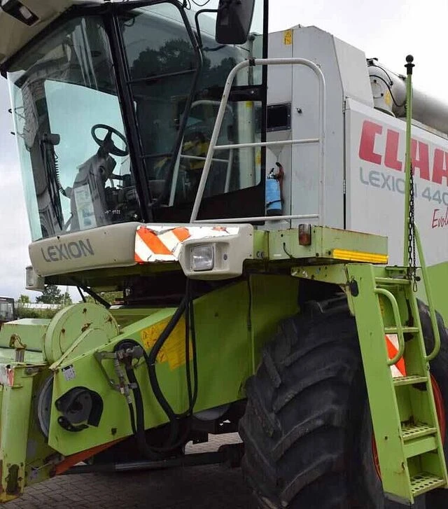 Зерноуборочный комбайн Claas Lexion 440 Evolution, 2003 г.в, 1735 м/ч, б/у