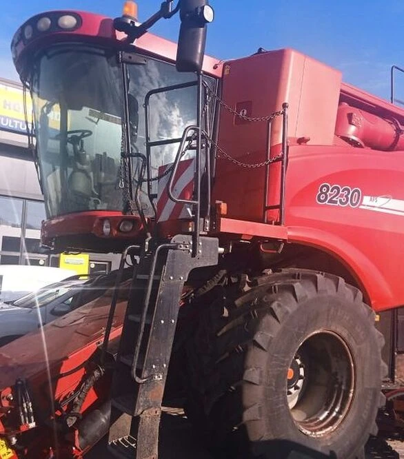 Зерноуборочный комбайн Case IH Axial-Flow 8230, 2013 г.в, 4000 м/ч, б/у