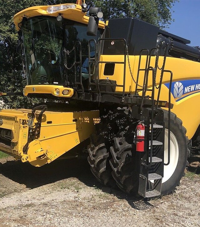 Зерноуборочный комбайн New Holland CR 9090, 2013 г.в, 2343 м/ч, б/у