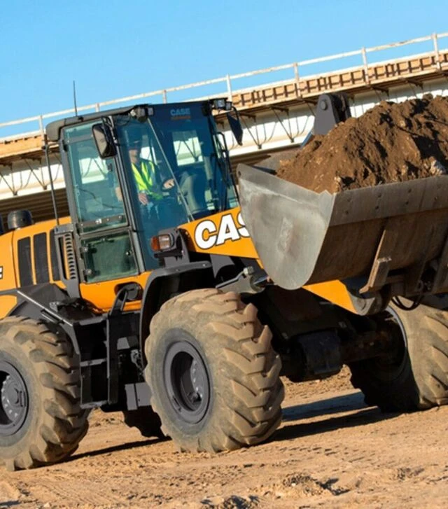 Фронтальный погрузчик CASE 821F