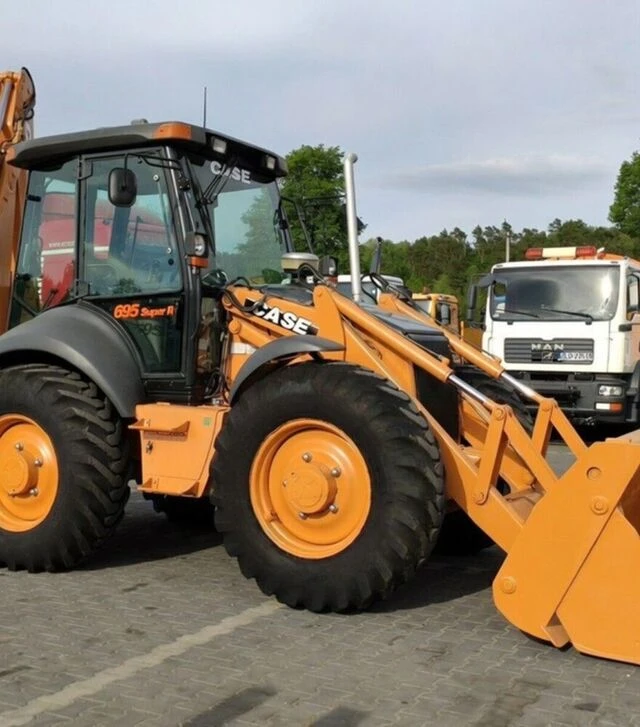 Экскаватор-погрузчик CASE 695SR2-4PS, 2008 г.в., 8900 м/ч, б/у